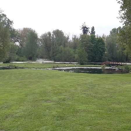 Adorable Maison D'Hotes Bordee D'Etangs Au Calme. Grandcourt  Екстериор снимка